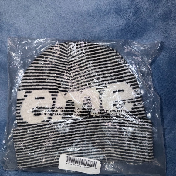 Supreme Monochrome Striped Beanie - Picture 2 of 3